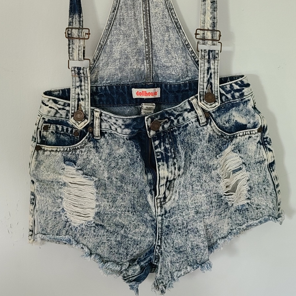 DOLLHOUSE SHORT WOMENS SZ 6 DENIM OVERALLS CASUAL JEANS RIPPED ROMPER